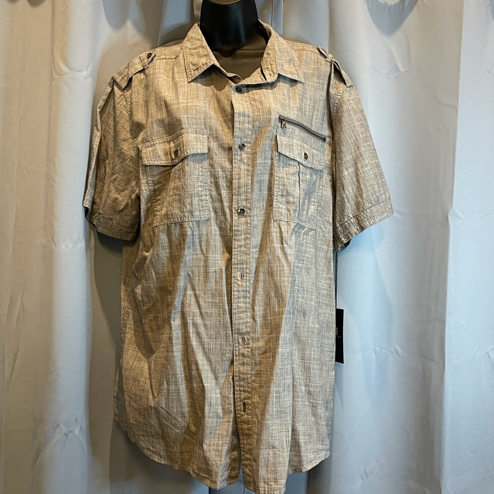 Men’s Brand Néw Buttoned Down Dress Shirt XL tags